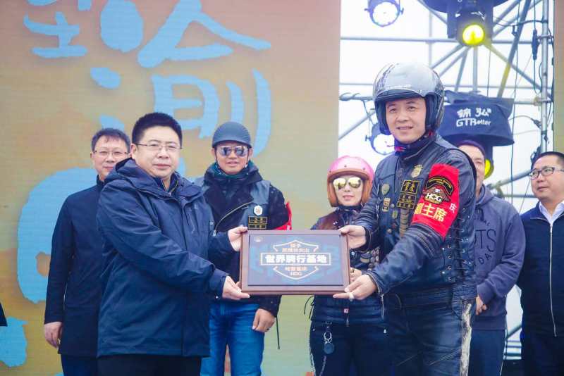 300辆哈雷机车“骑”聚重庆武隆仙女山，国内尚属首次