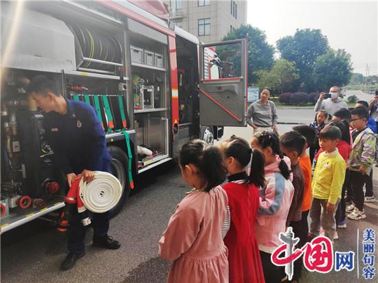 句容图书馆组织儿童走进消防队 安全教育零距离