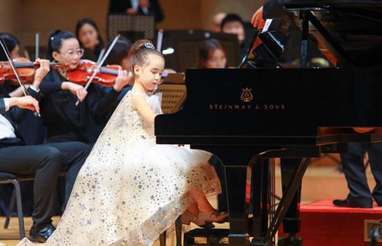中山音乐堂迎来年龄最小钢琴家，潘梓岩完美演绎《a小调圆舞曲》