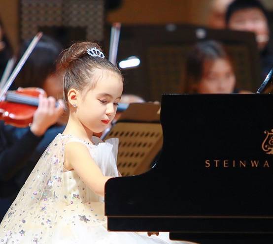 中山音乐堂迎来年龄最小钢琴家，潘梓岩完美演绎《a小调圆舞曲》