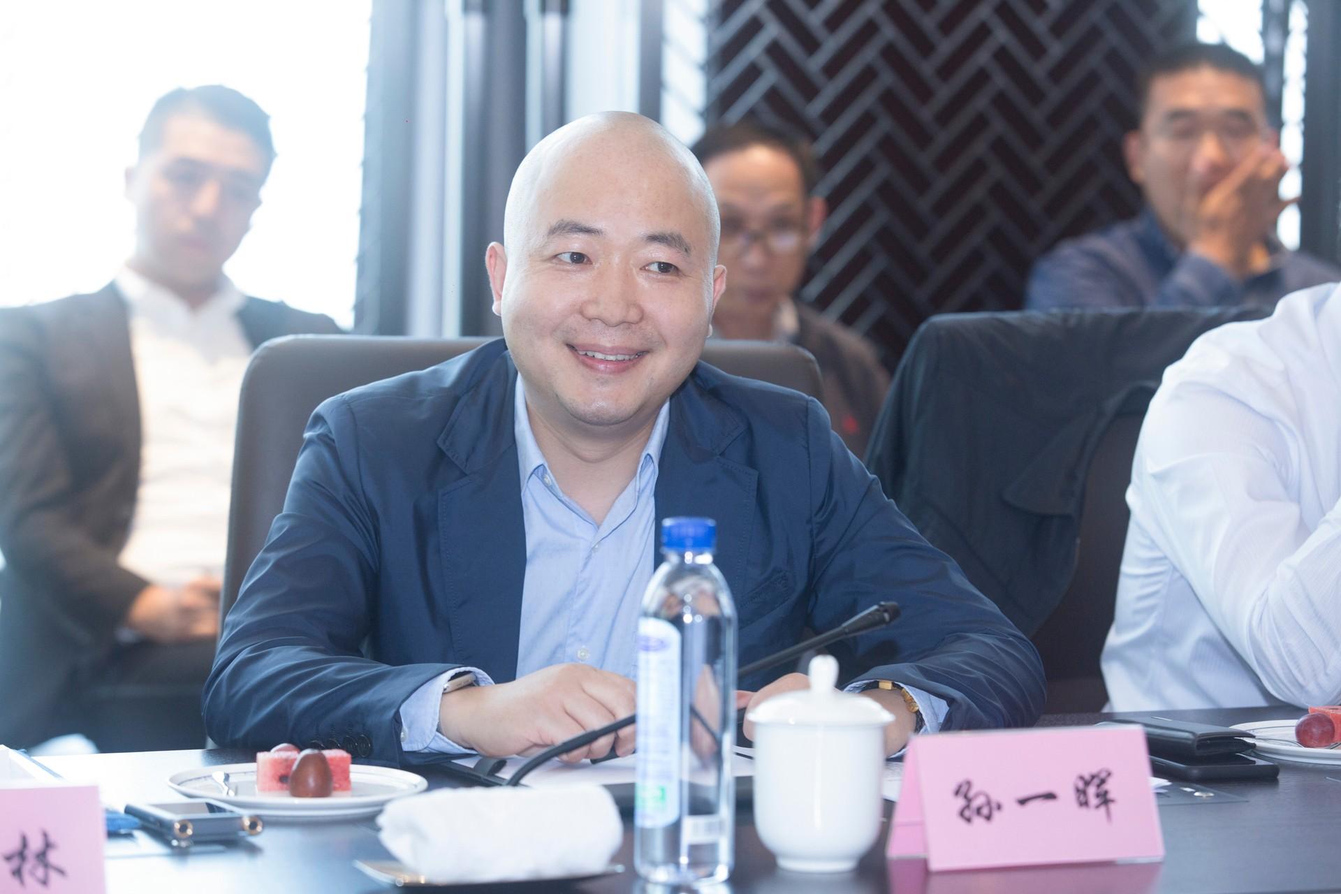首届中国消费城市发展论坛在沪举办