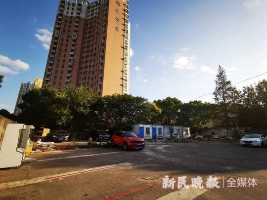 上海一小区2000平米空地荒废15年 临近居民反映七八年无法根治