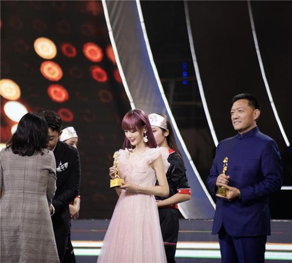 《你好世界》创作者子望 “金海棠奖”最佳新秀女演员