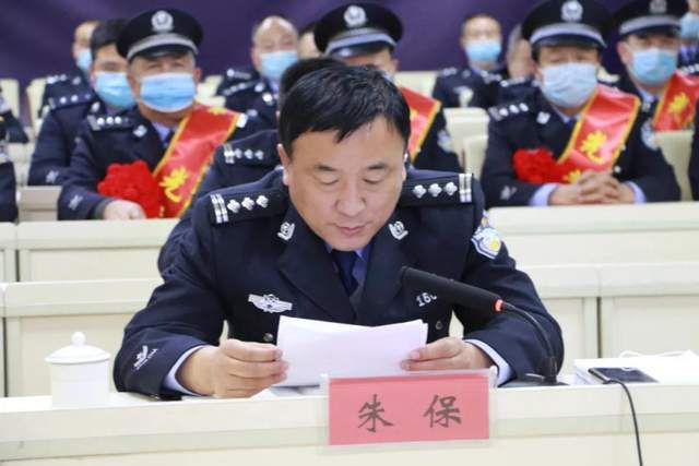 喀什市公安局举办“无悔从警路·峥嵘岁月情”民警荣誉退休仪式