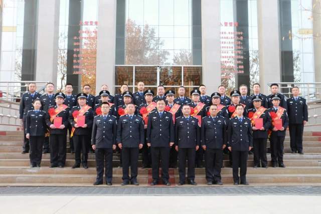 喀什市公安局举办“无悔从警路·峥嵘岁月情”民警荣誉退休仪式