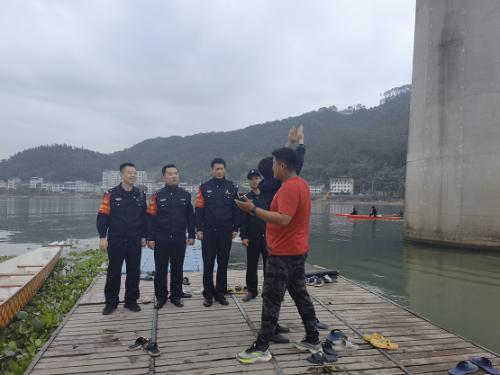 三明北车站派出所组织民警学习群众溺水警情的处置