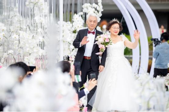 見證父母愛情 為“一代人”補辦的集體婚禮——中國再生“讓愛飛翔”世紀婚禮盛典在三亞舉行