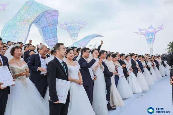 见证父母爱情 为“一代人”补办的集体婚礼——中国再生“让爱飞翔”世纪婚礼盛典在三亚举行