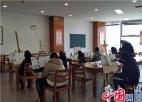 句容图书馆公益素描班开班 学员乐在其中