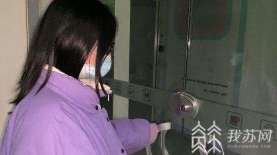 女子在南京侨台医疗美容院隆鼻后鼻头凸起 卫监介入调查