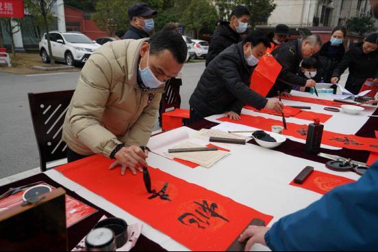 湖北省石首市检察院开展 “喜迎新春写春联,笔墨浓情送祝福”活动