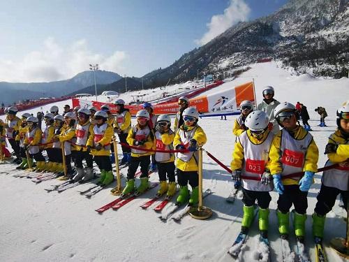 四川省第三届全民健身冰雪季活动启幕