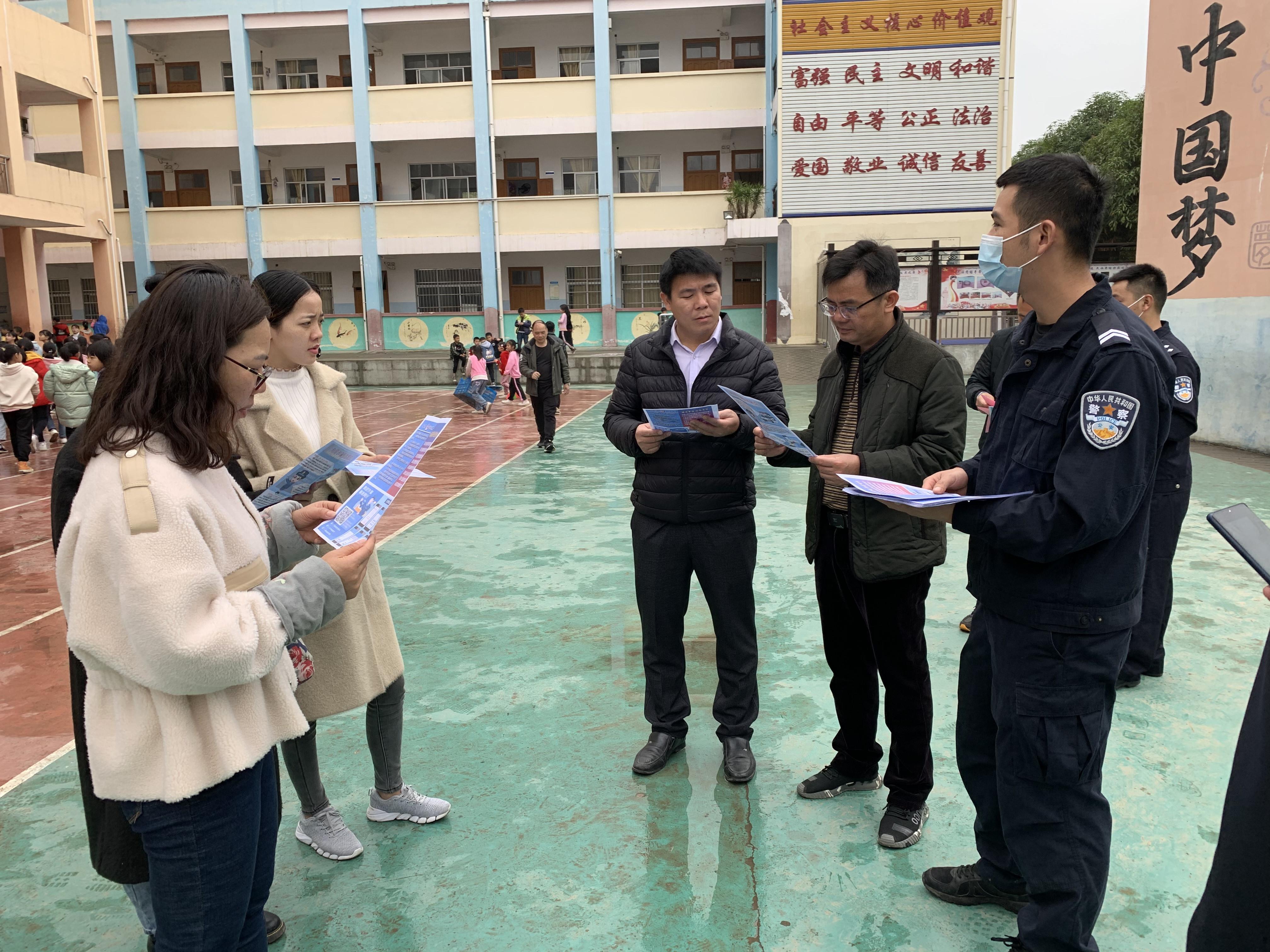 广西硕龙边境派出所送法进校园 ——开学第一课“知法守法、平安相伴”