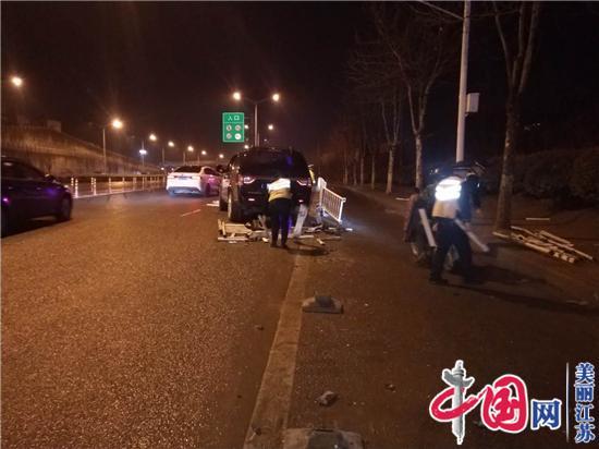 夜巡偶遇交通事故 南京麒麟城管积极相助