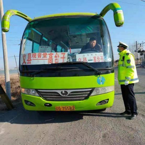 践行雷锋精神 弘扬时代新风