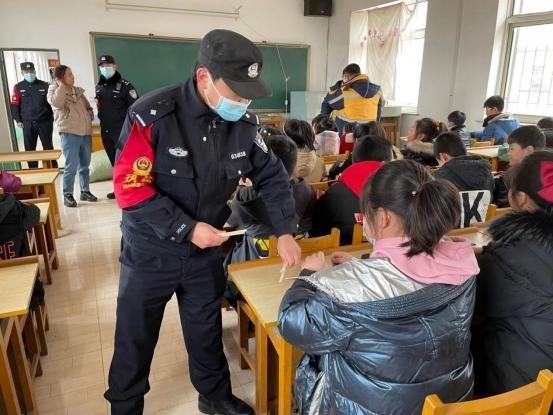 新立屯车站派出所党支部聚焦队伍建设全面提升沿线民警工作能力