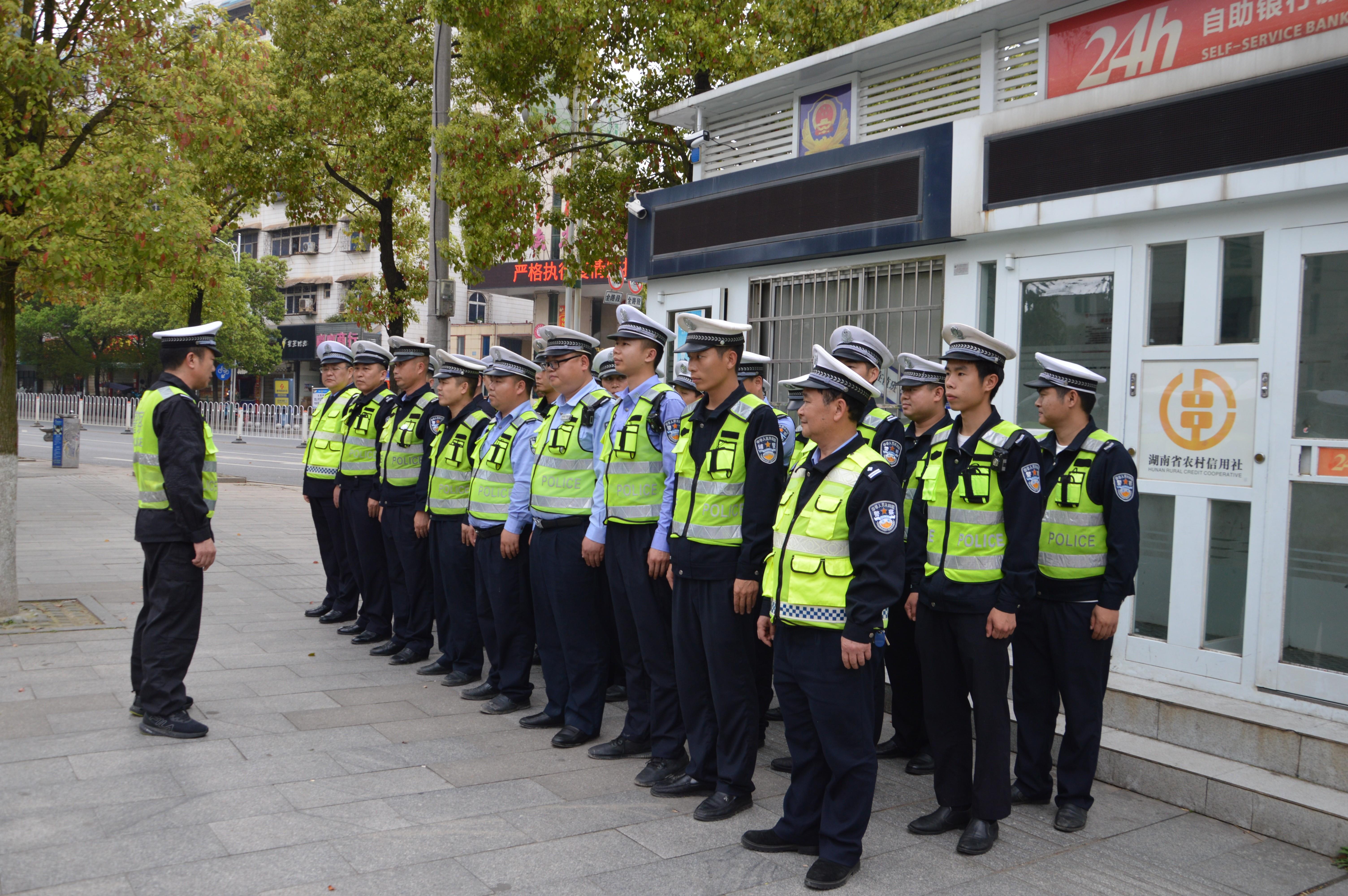 湖南桂阳交警强化校园周边交通秩序