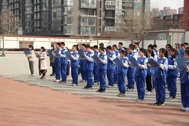 北京市佟麟阁学校开展“缅怀先烈 致敬英雄”主题活动