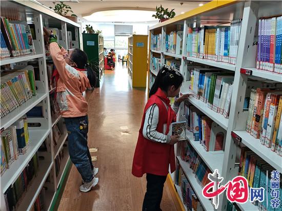 小小志愿者在行动——句容崇明小学太阳鸟志愿者走进图书馆