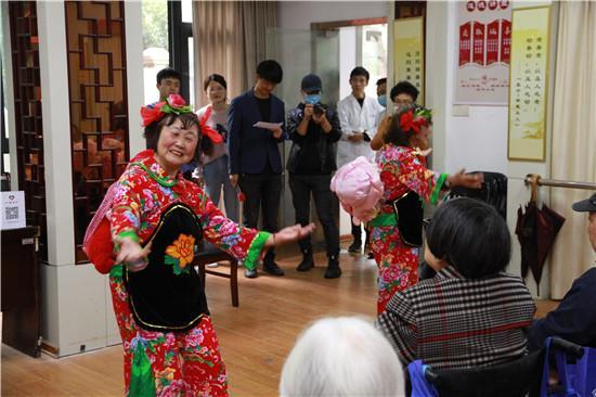 “我们的节日·重阳”！天津新村社区举办“夕阳红文艺汇演”