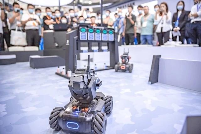 大疆入局教育领域 于第79届中国教育装备展正式发布RoboMaster TT编队飞行套装