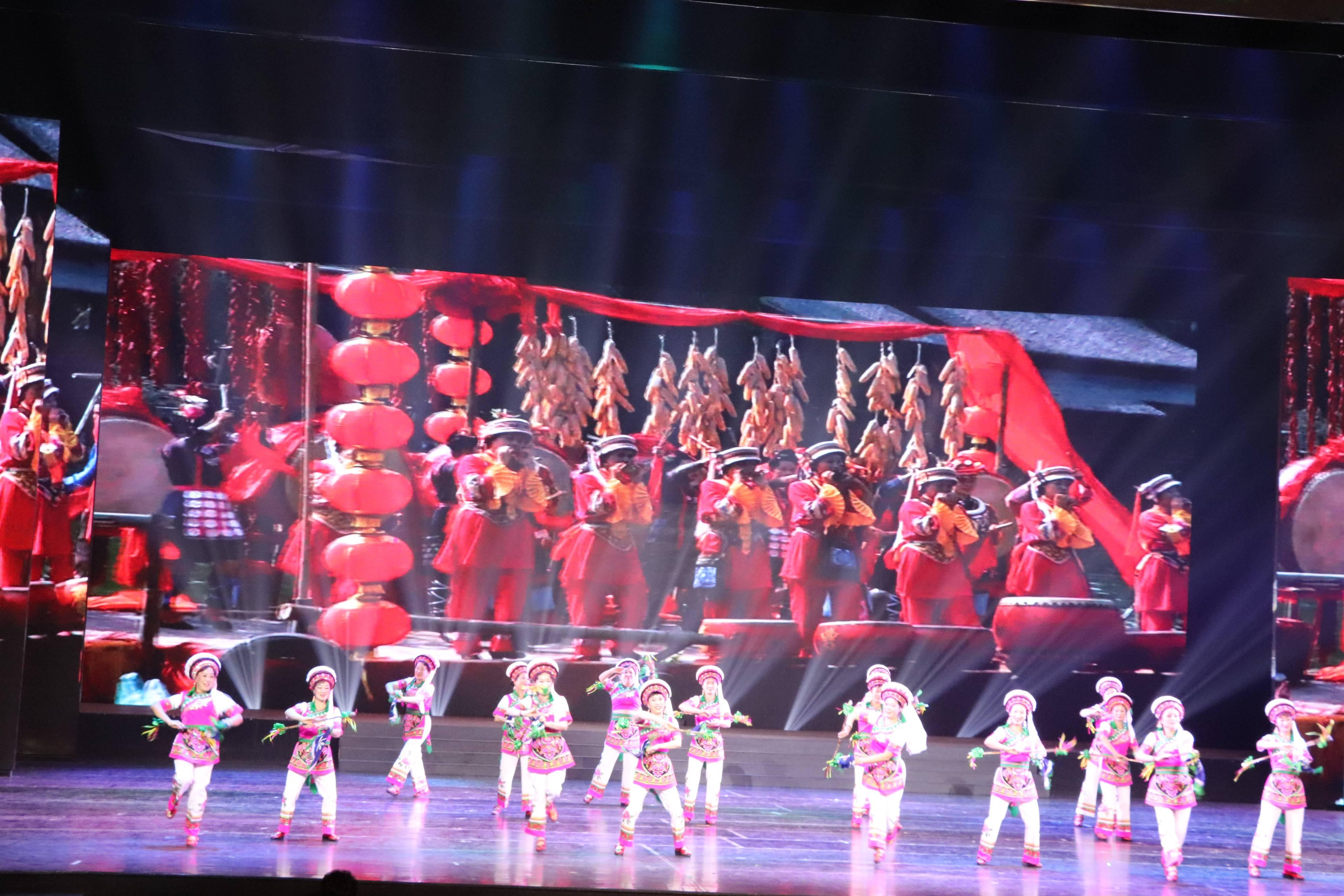 庆祝建党100周年水兵舞文艺汇演在云南西双版纳举行