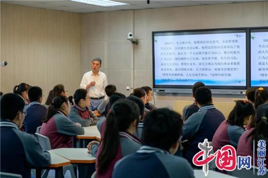 江苏省委党史教育巡回指导组调研镇江市外国语学校