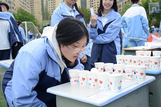 荣县一中举行第17届校园文化艺术节游园活动