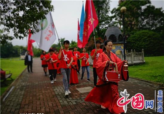 “健康中国，艾火传递万里行”到达如皋 世界长寿之乡近百名艾灸从业者恭迎圣火