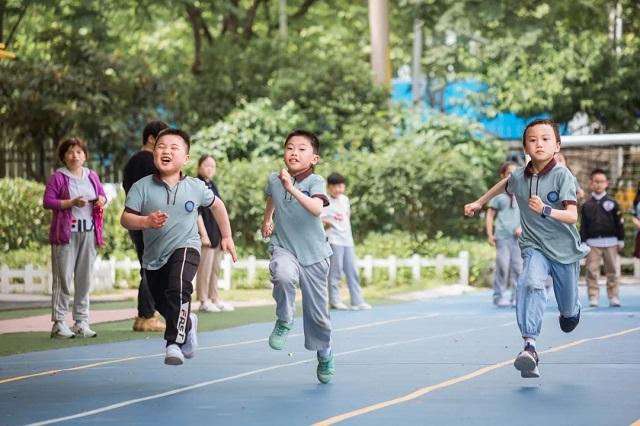 南京市秦淮实验小学举办“童心向党 奋发向上”全员运动会