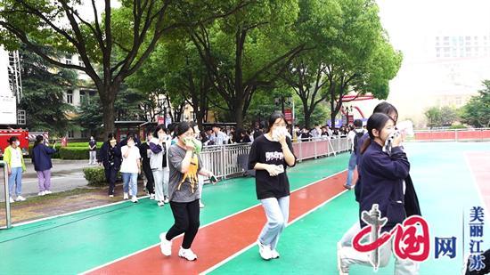 南京市教育系统消防应急疏散演练现场观摩会在南京高等职业技术学校顺利举行
