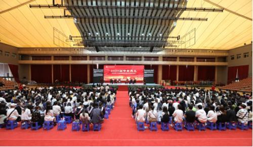 知行合一 兑现承诺！郑州西亚斯学院为2020届毕业生补办毕业典礼