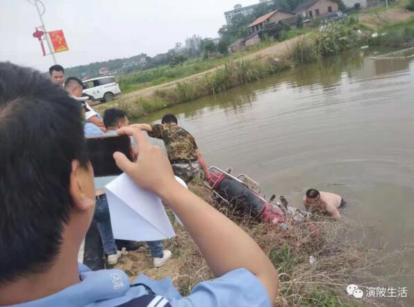 湖南衡阳县警民及时救援落水群众