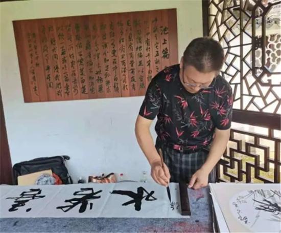 董进进新意象电子荷花大赏个人油画艺术展在上海醉白池公园正式展出