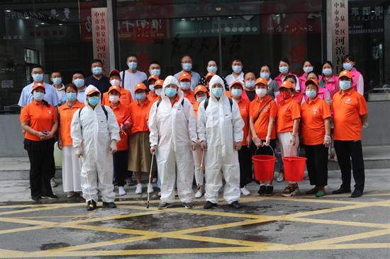 安徽阜阳大学生志愿者筑起抗疫青春防线