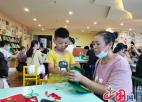  句容市图书馆举办“我爱你，中国”——国庆节手工背包DIY活动