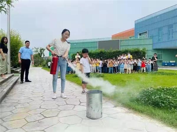防火教育 从娃娃抓起 ——扬中市三环幼儿园开展消防安全演练