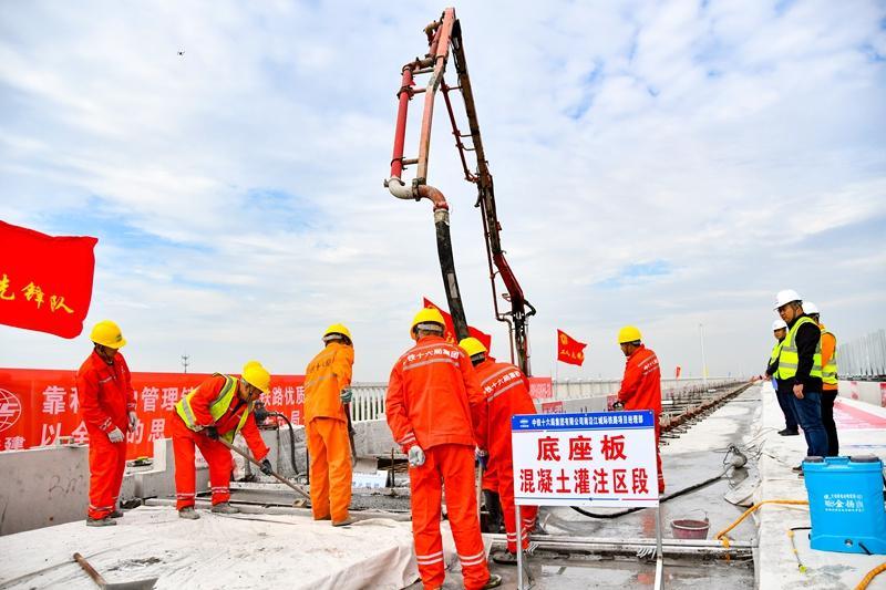 南沿江城际铁路(宁常段)首个CRTSⅢ型板式无砟轨道开始施工