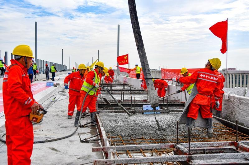 南沿江城际铁路(宁常段)首个CRTSⅢ型板式无砟轨道开始施工