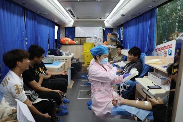 无偿献血致青春郴州职业技术学院数百名学生献血11万余毫升