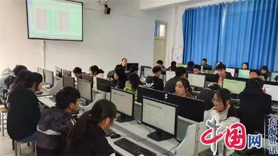 兴化市教师发展中心在兴化周庄中学校举办高中信息技术课堂教学改革研讨活动