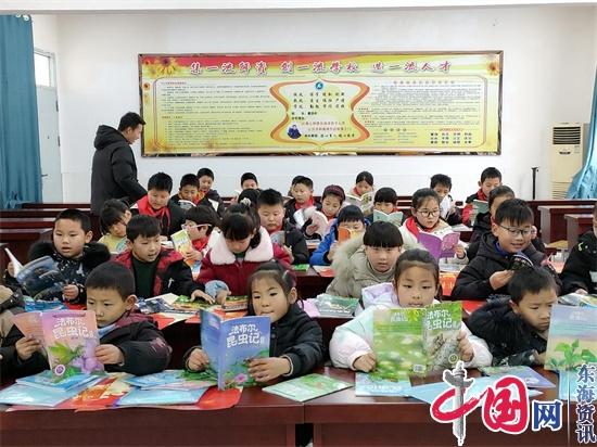 兴化市林湖乡举办“全民阅读春风行动——赠书活动”