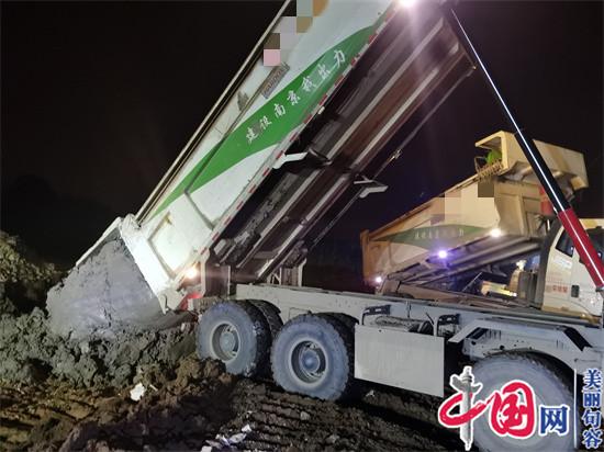 句容城管三夜连查18辆跨境偷倒渣土车