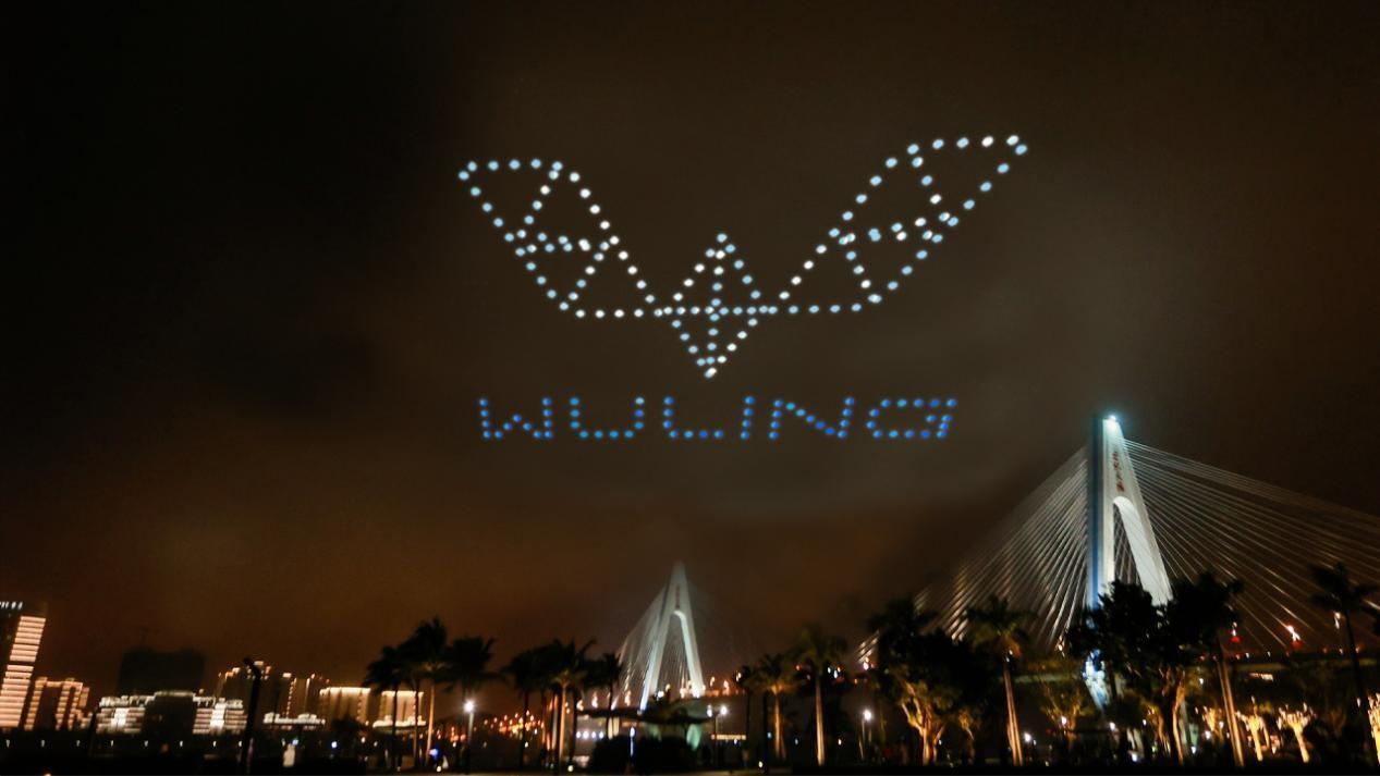 迎新年 五菱汽车“翼起寻味中国年”活动点亮椰城