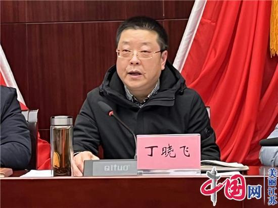 议程二:街道党工委副书记,办事处主任丁晓飞回顾总结街道2021年安全