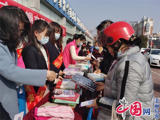 “学雷锋树新风 志愿服务暖人心”——句容市图书馆巾帼文明志愿服务队在行动