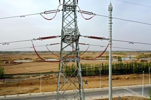 国网吴忠供电公司完成首基110千伏架空输电线路耐张杆塔绝缘引流线试