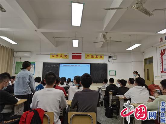 脚踏“双减”实地　打造“增效”课堂——盐城景山中学圆满举行“青蓝工程”示范课展示活动