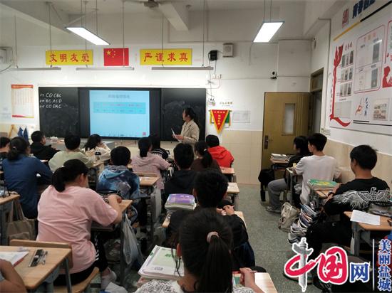 脚踏“双减”实地　打造“增效”课堂——盐城景山中学圆满举行“青蓝工程”示范课展示活动