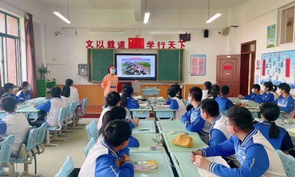 青岛市城阳第十一中学与青岛大学外语学院开展阅读教学研讨活动